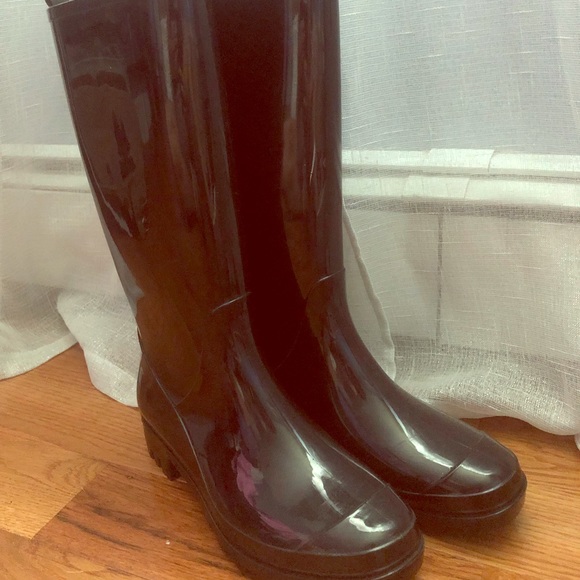 Shoes - Black rain boots